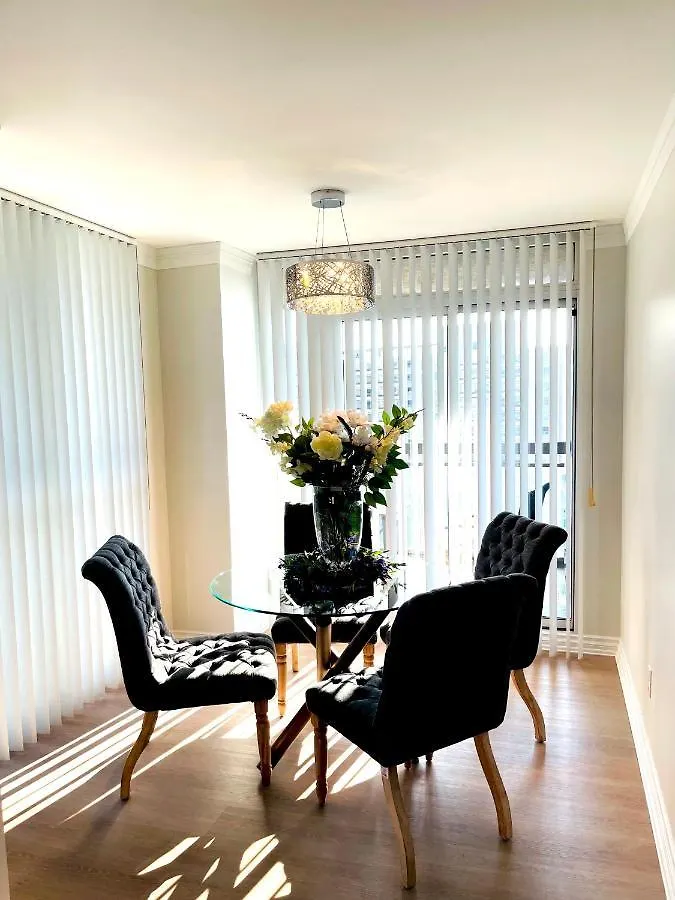 Spacious 3 Bd In The Centre Of North York, High Floor, Balcony, Free Wifi And Parking Subway Toronto 0*,