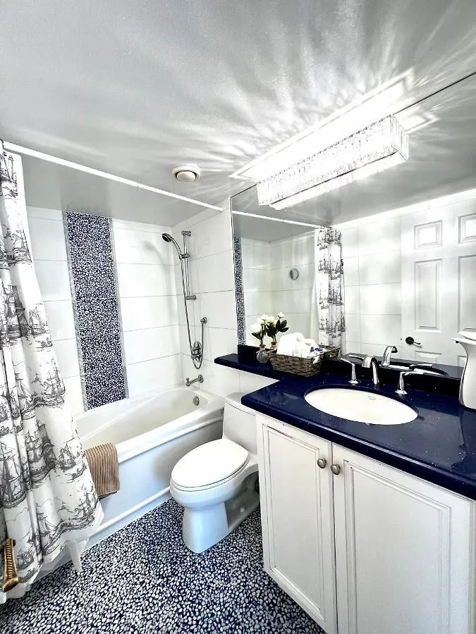 Spacious 3 Bd In The Centre Of North York, High Floor, Balcony, Free Wifi And Parking Subway Toronto Canada