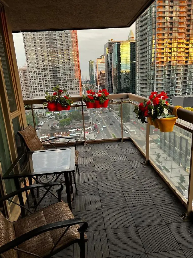 Apartment Spacious 3 Bd In The Centre Of North York, High Floor, Balcony, Free Wifi And Parking Subway Toronto